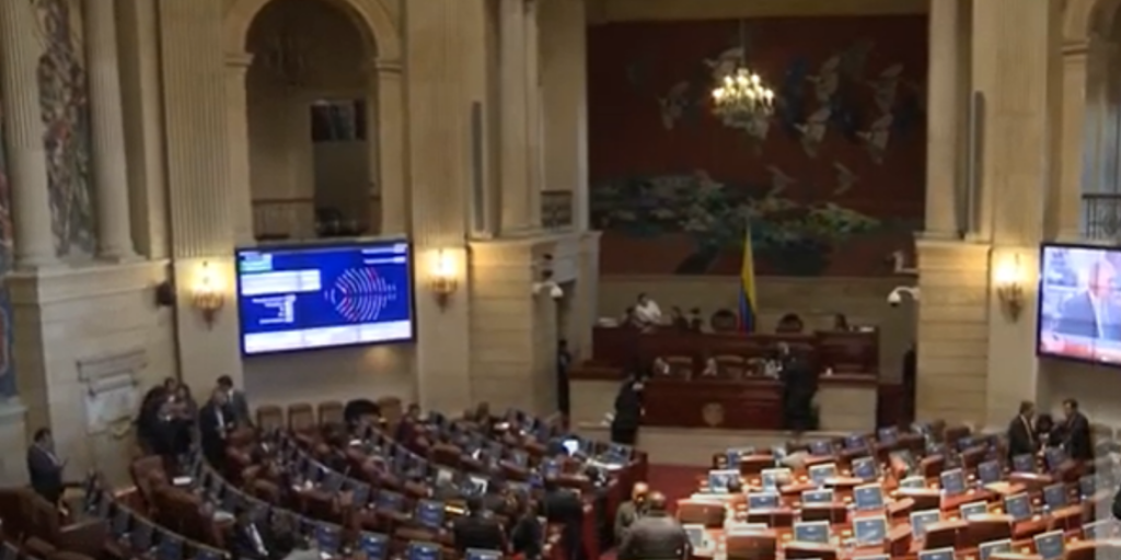 Centro Democrático propone una Constituyente