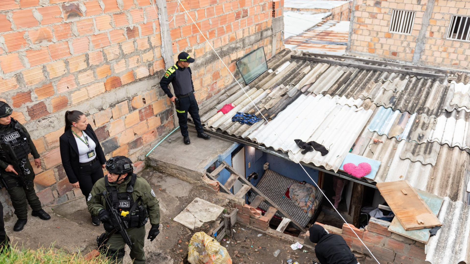 Así fueron los operativos y allanamientos de madrugada en Usme