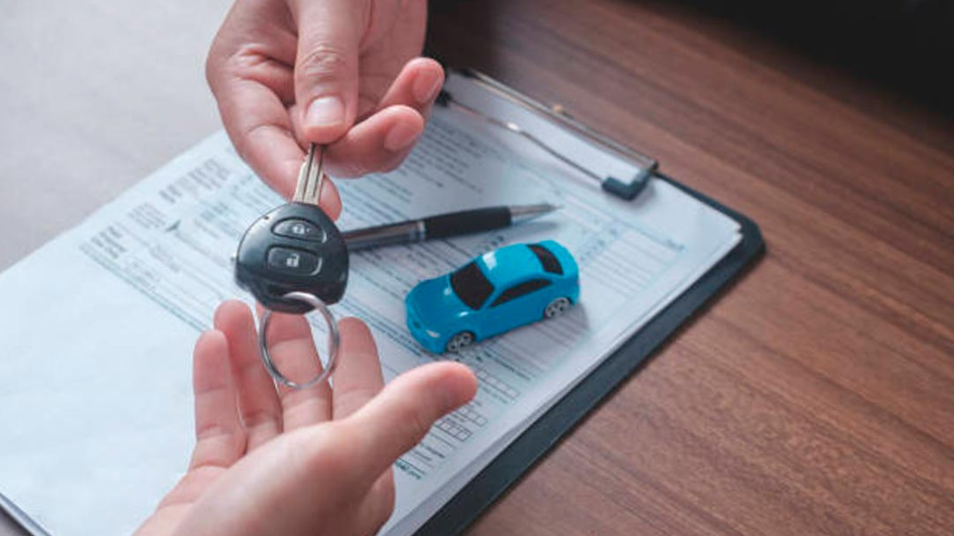Evite problemas legales: le contamos cómo asegurar correctamente el traspaso de vehículos