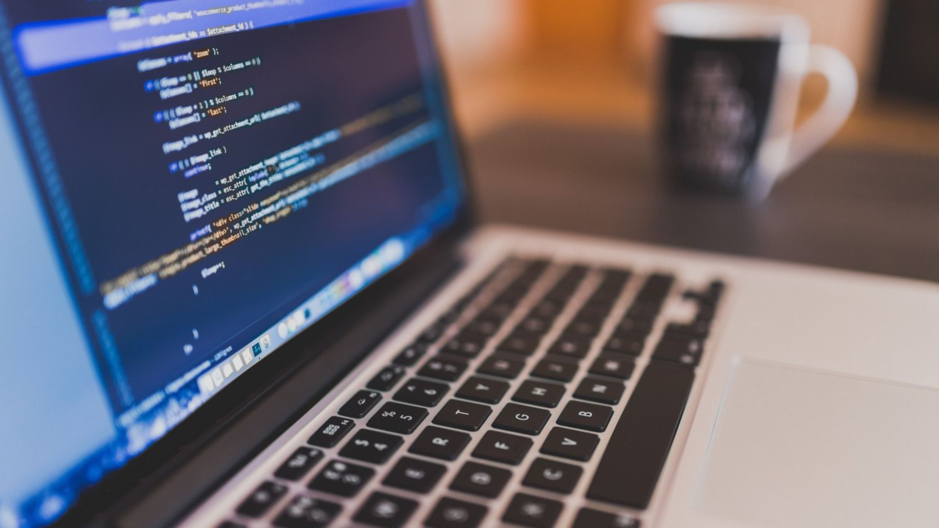 ¿Cómo capacitarse en habilidades tecnológicas de forma gratuita con Talento TECH?