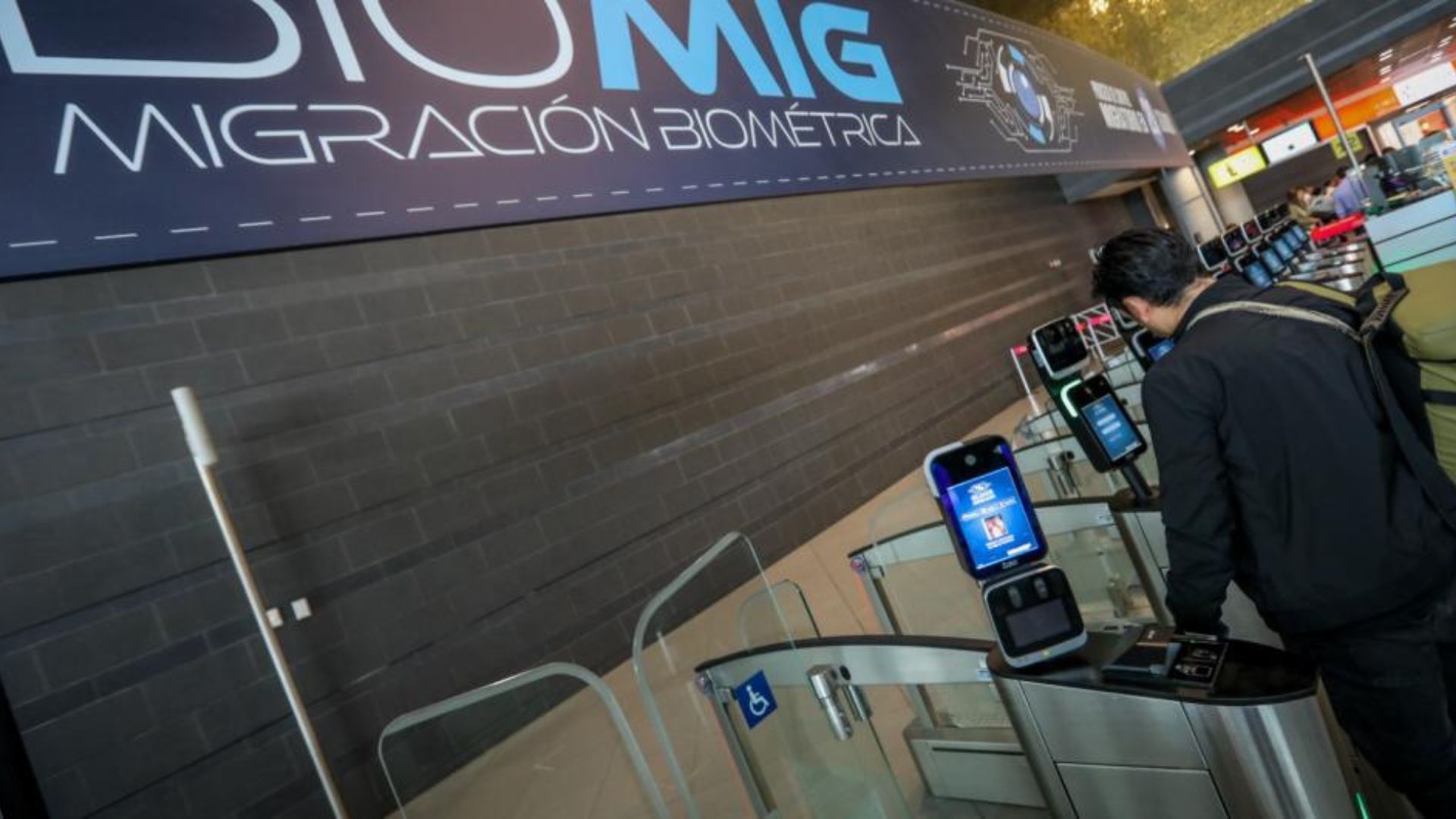 ¿Qué es, para qué sirve y cómo funciona la identificación biométrica de Migración Colombia?