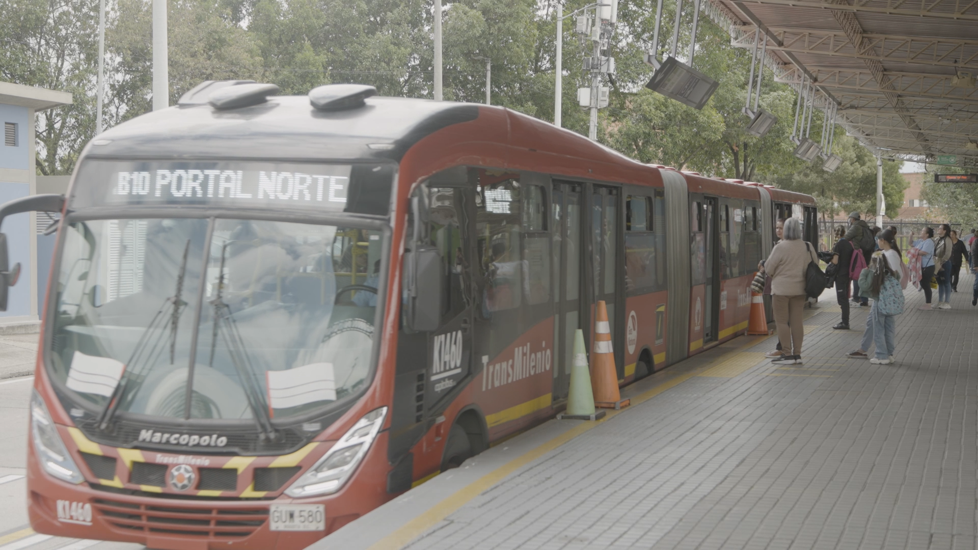 Así opera TransMilenio, el sistema que conecta Bogotá