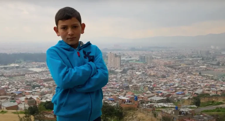 Niño protagonista 10 años para cambiar el mundo