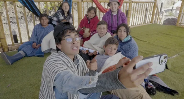 Alejo y niños protagonistas de Distrito Eureka