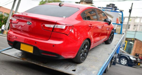 Nuevas tarifas de patios, grúas y trámites de movilidad regirán en Bogotá desde el 2026