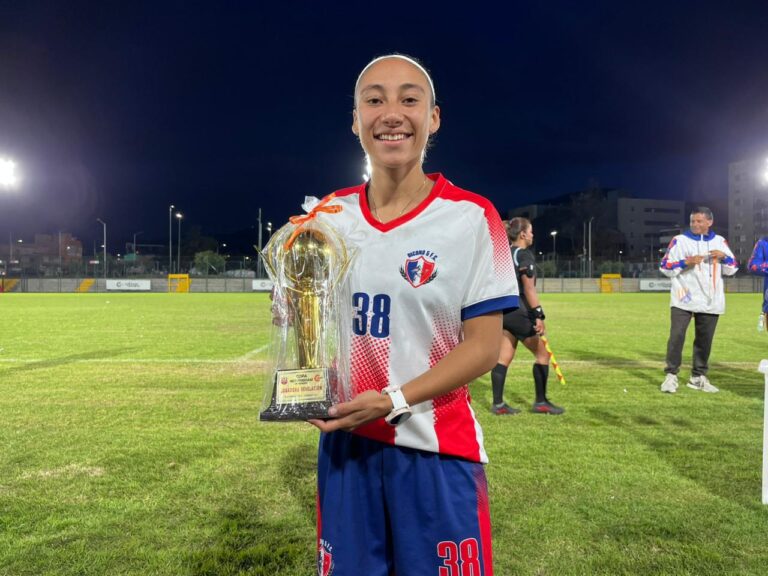 Eimy Parra, la jugadora revelación de la Copa Nottingham que corre por su familia y por sus sueños