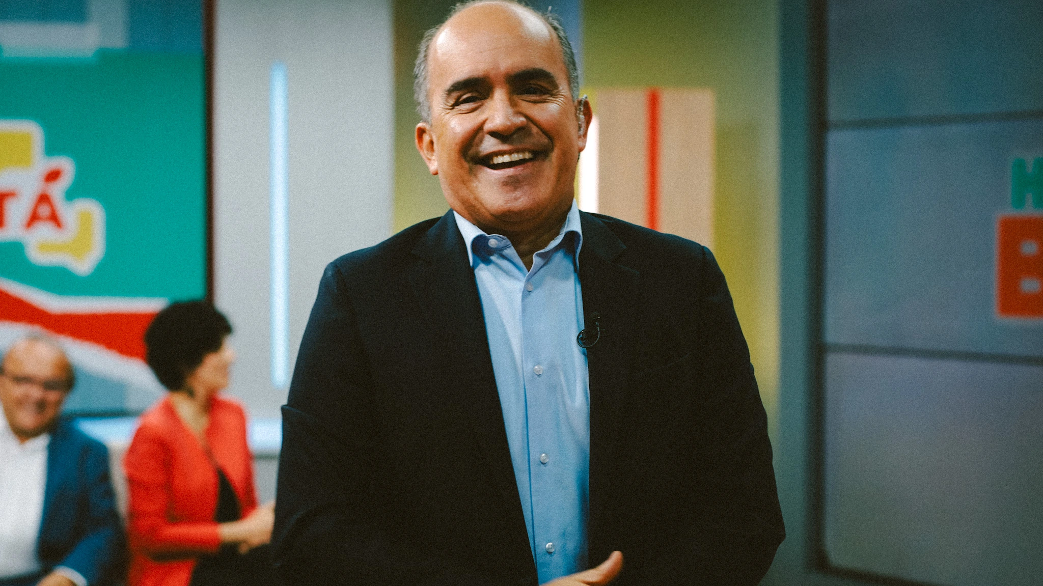 imagen del presentador Wilson Quimbay sonriendo