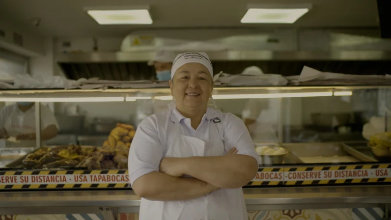 Tradición, historias y sabores en la Plaza de Mercado del 12 de Octubre en Pura Plaza