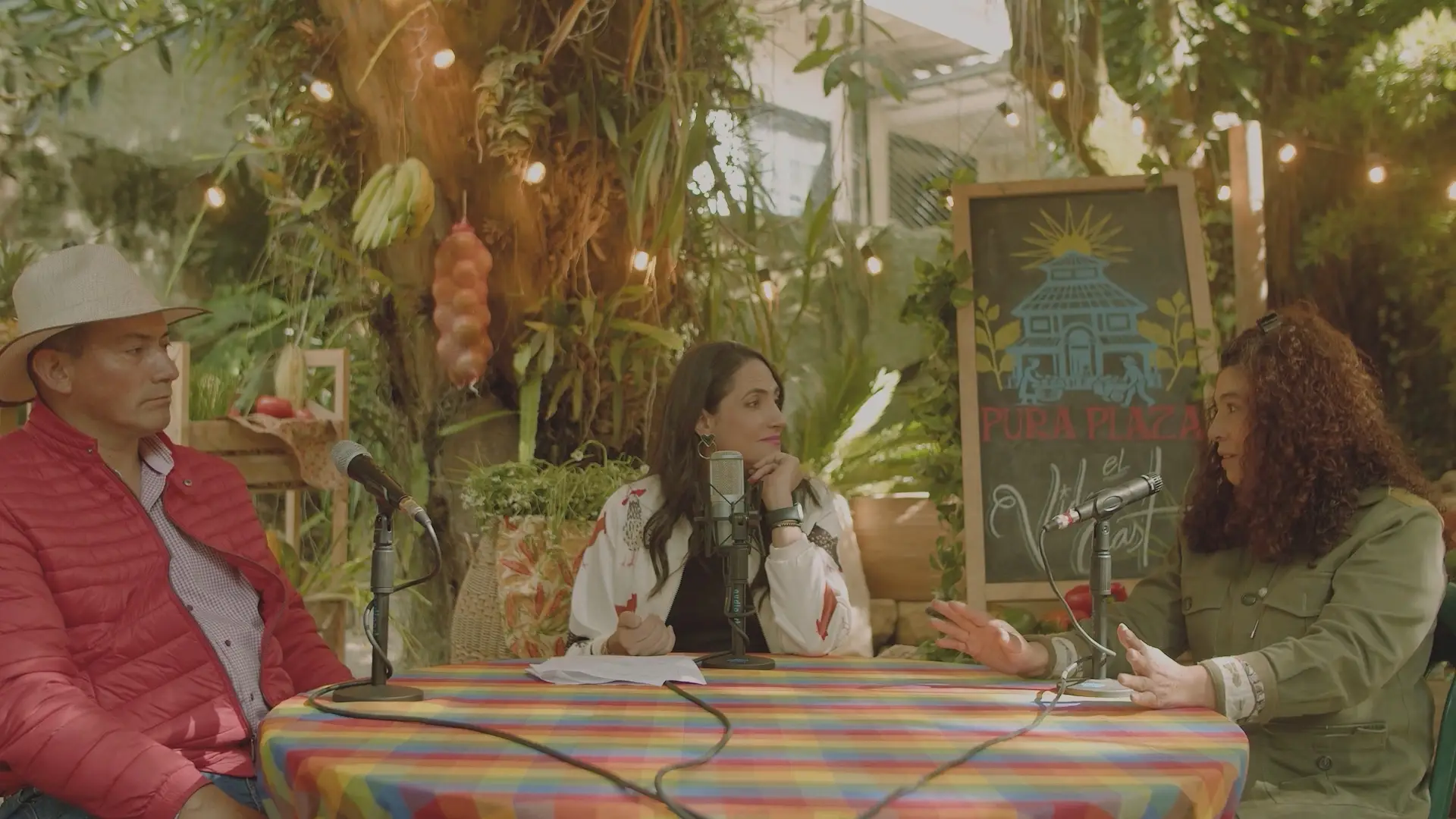 Los campesinos en Pura Plaza.