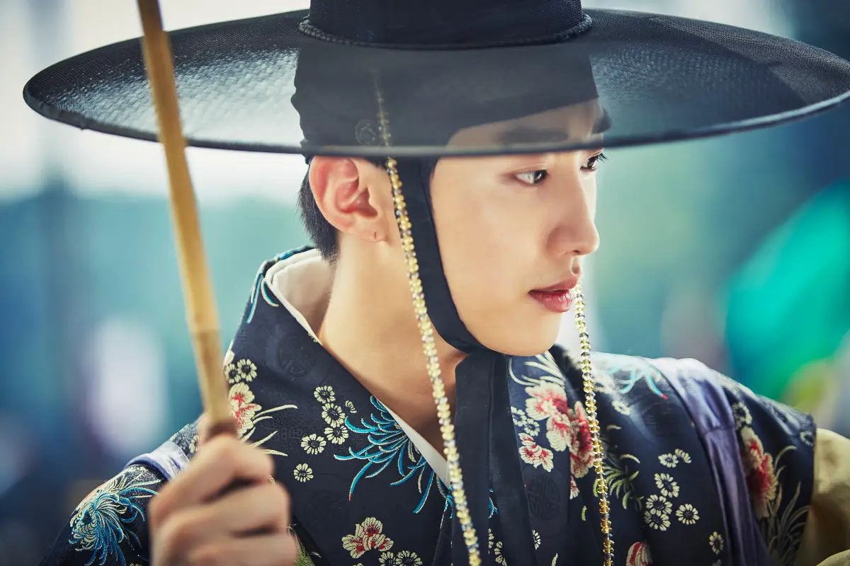 Amor bajo la luz de la luna - Kim Yoon-sung