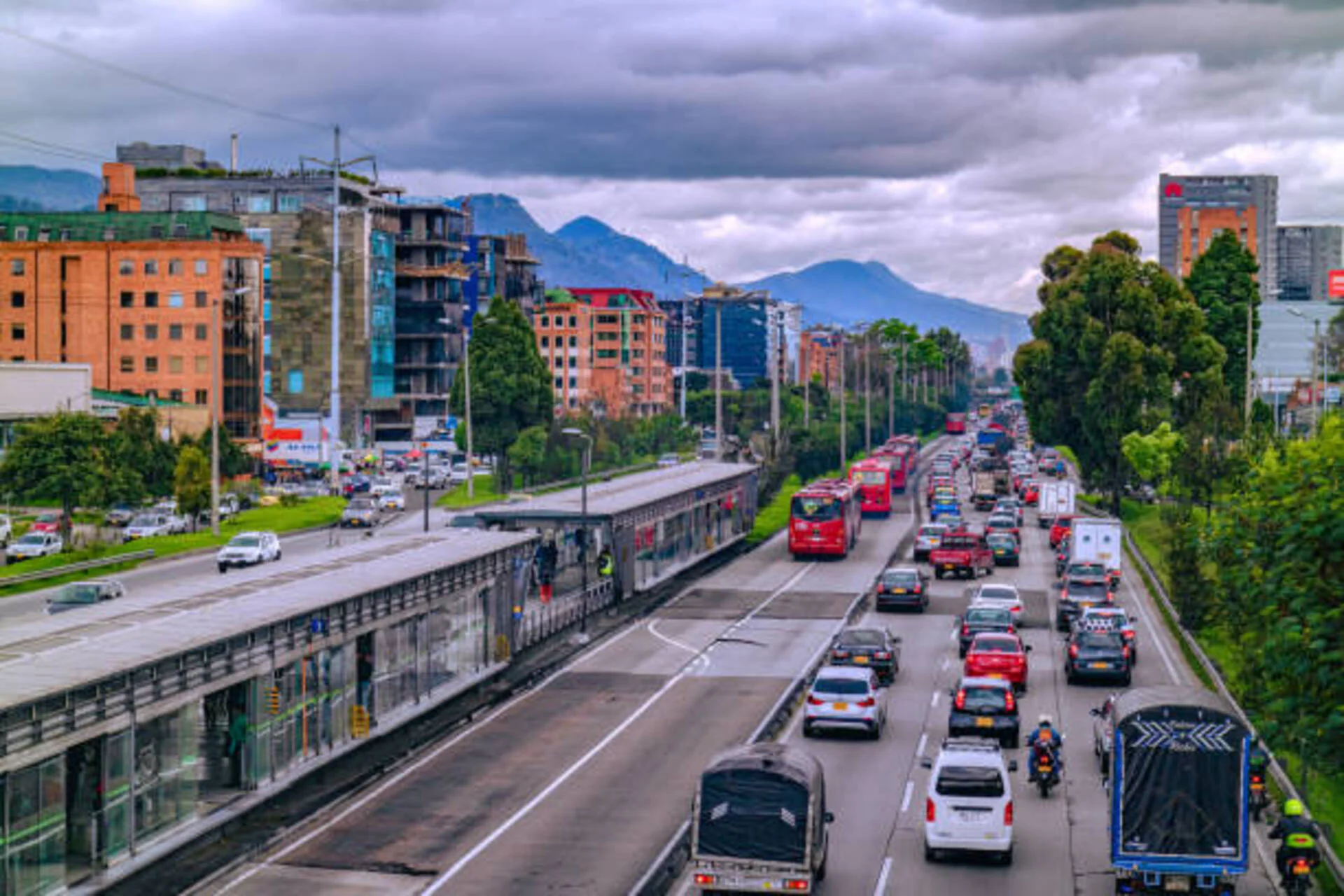 Bogotá se prepara para una semana de movilidad atípica entre el 23 y el 29 de marzo, marcada por el puente festivo y el esquema de Pico y Placa Regional.