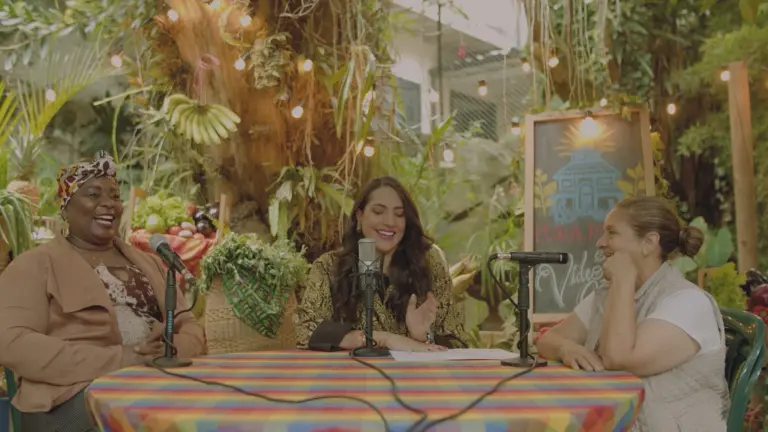 Mujeres que encontraron en la cocina un camino de resistencia y nuevas oportunidades en las plazas de mercado