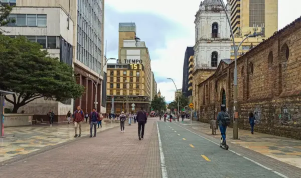 Un Café con Fe analiza el uso del espacio público y el comercio informal en Bogotá