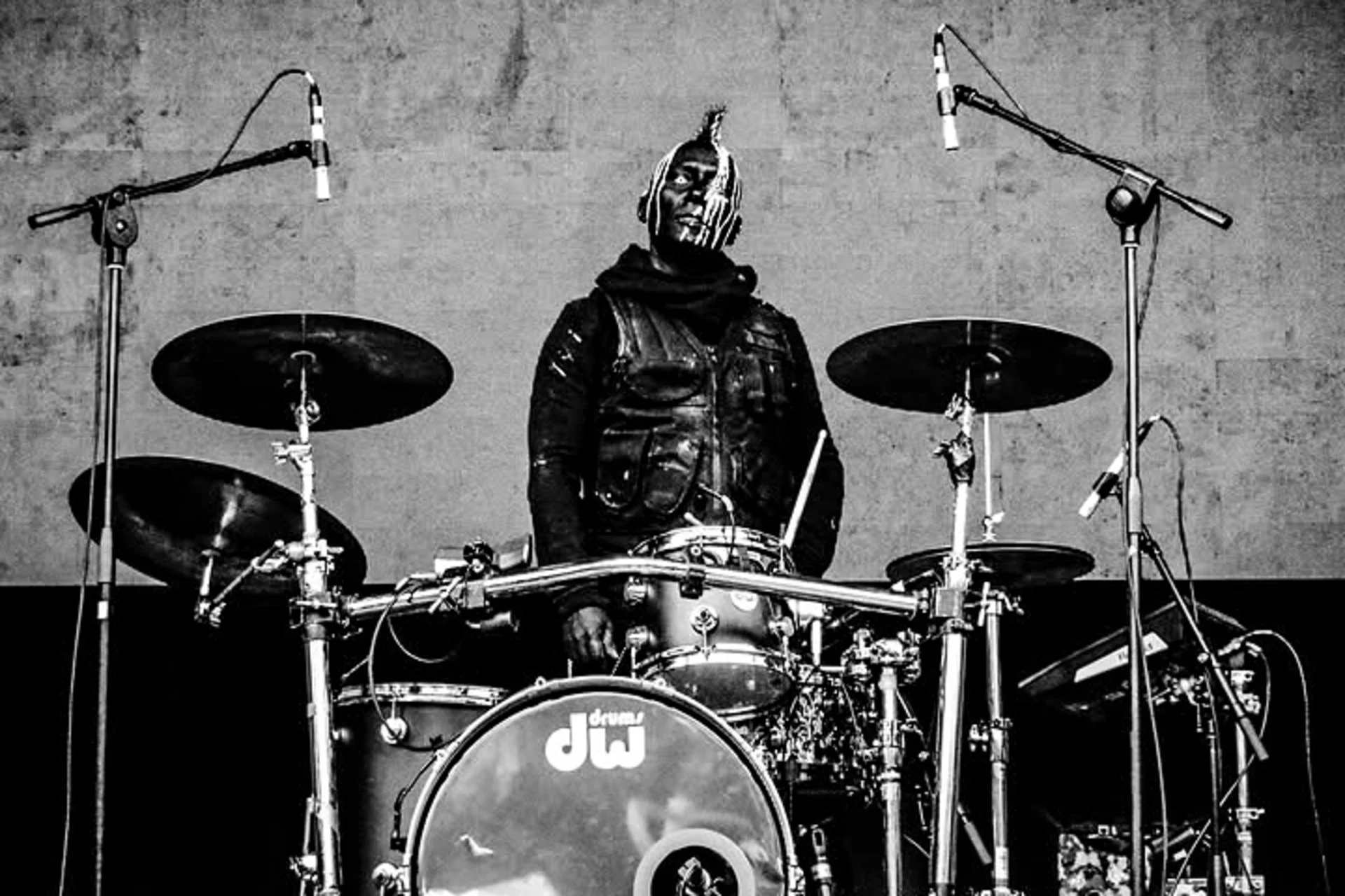 El pulso industrial: Zetha y la maquinaria rítmica de Koyi K Utho