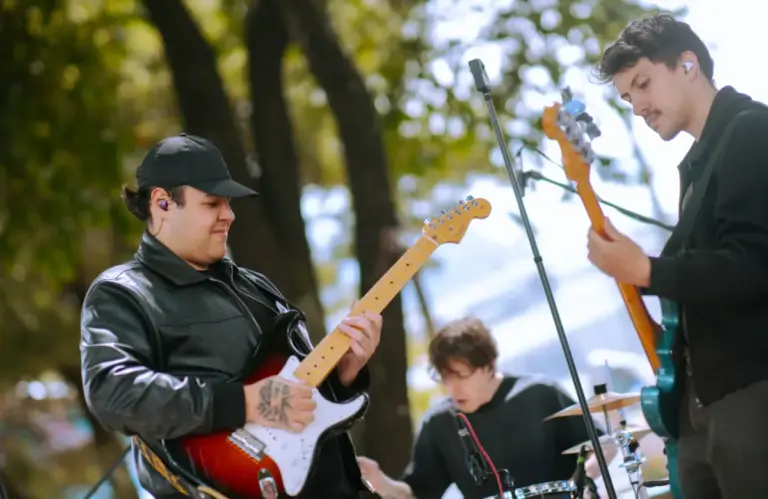 Lika Nova en La nevera Sesiones: una banda que convierte la tristeza en una fiesta