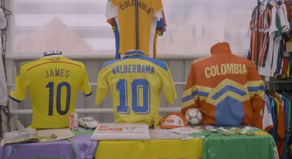 Coleccionar camisetas para preservar la historia del fútbol