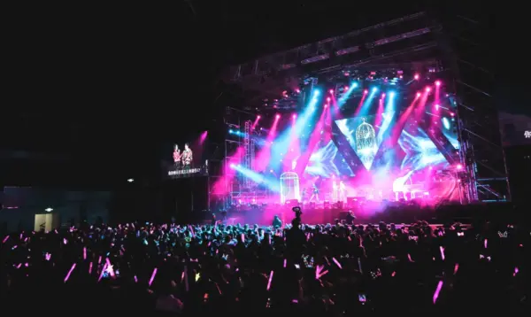 ¿La gente está dejando de ir a conciertos o simplemente ya no se puede ir a todo? La “fiebre de los puntos azules” en los conciertos