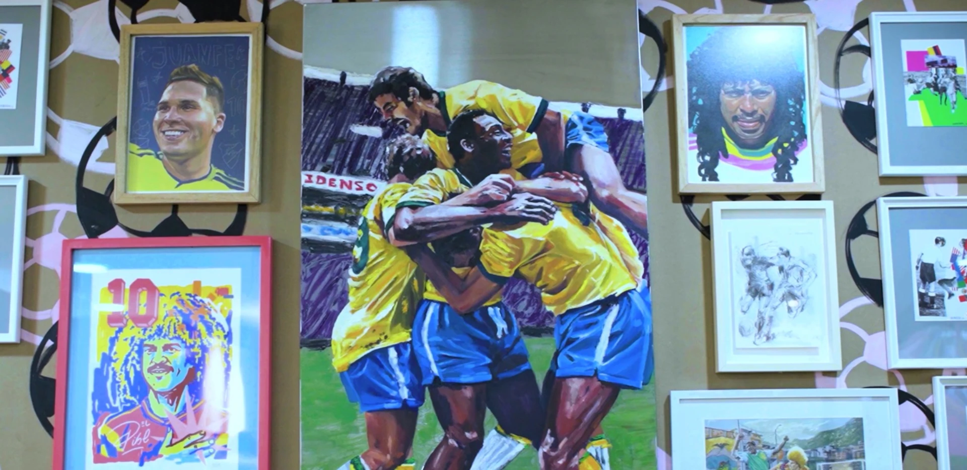 Obras de arte inspiradas en el fútbol, donde colores, formas y escenas del juego representan la pasión, las emociones y la cultura que rodean este deporte.