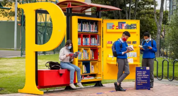 BibloRed fortalece 11 Paraderos Paralibros Paraparques con wifi gratuito y con energía solar