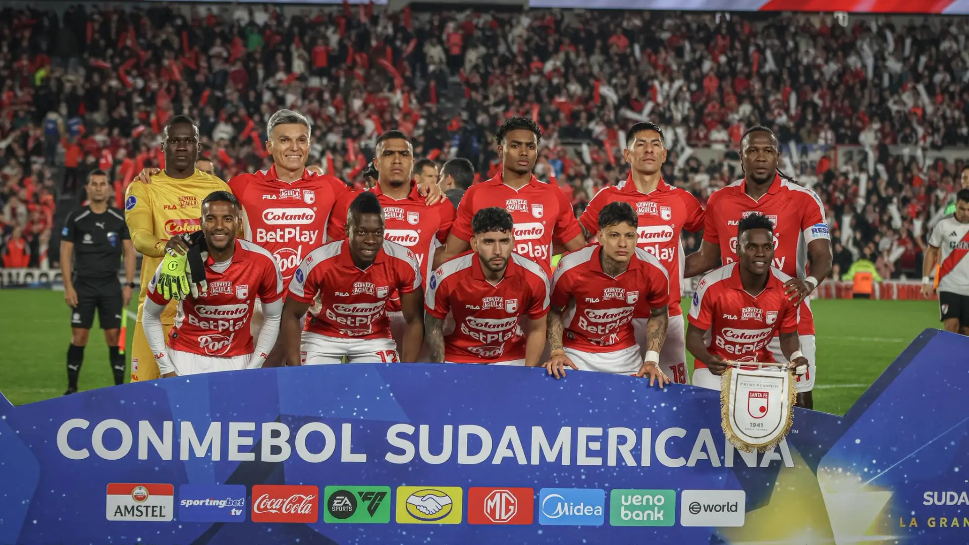 Independiente Santa Fe superó a River Plate en una dramática tanda de penales y avanzó a los cuartos de final de la Copa Sudamericana.