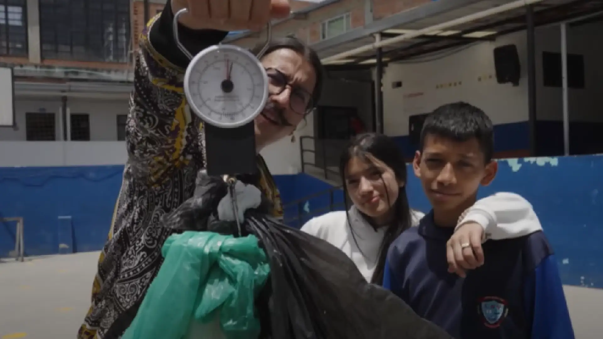 Un día sin basura: el reto al que se le midieron Chema y los estudiantes del Liceo Nueva Vida