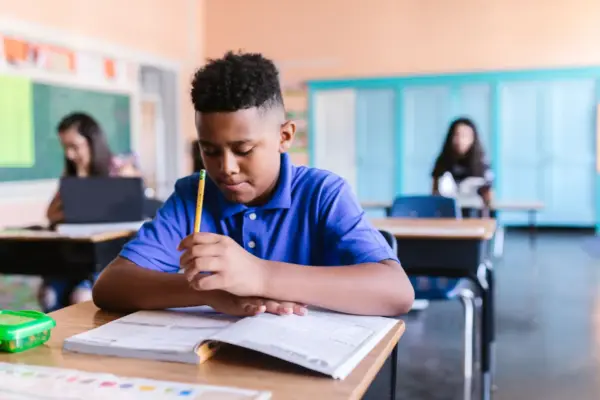 Así le fue a Colombia en las pruebas PISA: 7 de cada 10 estudiantes no alcanzan el nivel mínimo en matemáticas