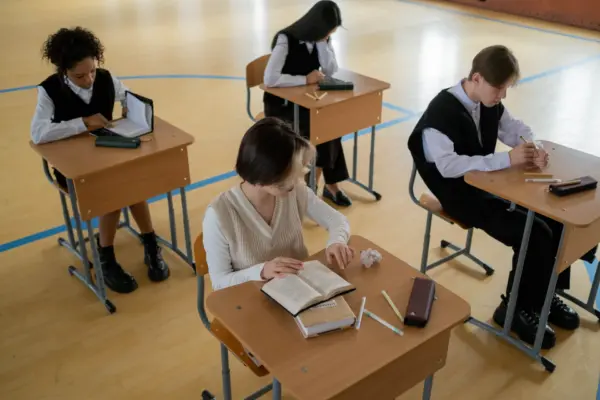 Así le fue a Colombia en las pruebas PISA: 7 de cada 10 estudiantes no alcanzan el nivel mínimo en matemáticas