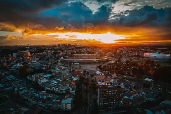 ¿Por qué unos días hace tanto calor y luego llueve en Bogotá?