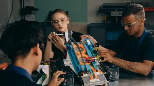 Inteligencia artificial y robótica llegan a Ciudad Bolívar con talleres para acercar a los jóvenes a la tecnología