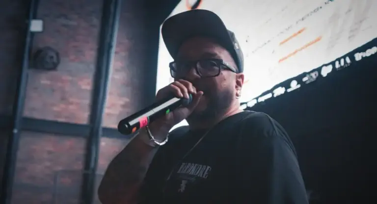 De las fiestas de barrio a la industria del rap: Jonpi, una vida impulsando el hip hop bogotano