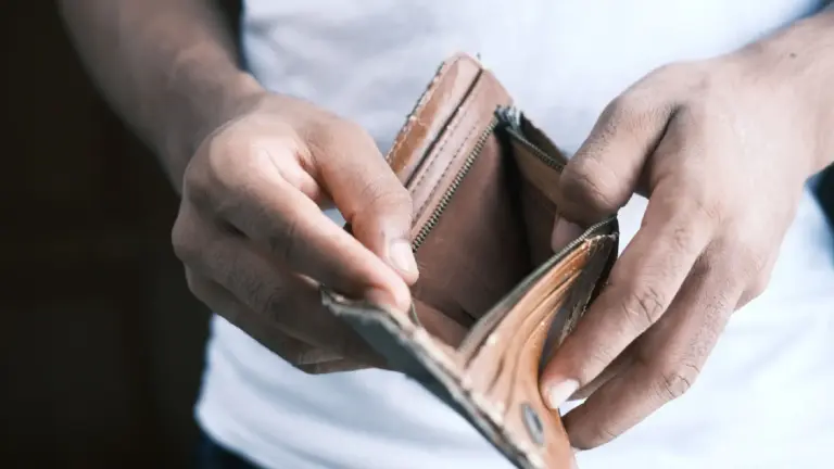 Hogares bogotanos priorizan el ahorro para emergencias ante las dificultades económicas